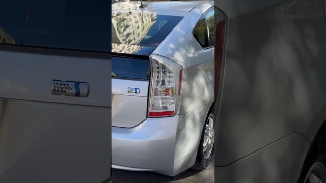 Toyota Prius - 2011 смотреть онлайн