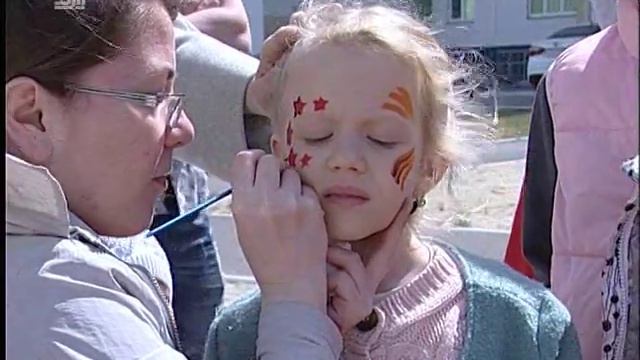 Игра в пятнашки и дартс: жители Паркового весело отметили день двора смотреть онлайн