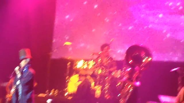 Window Seat - Erykah Badu & The Roots Video live at Club Nokia 06/27/2015 смотреть онлайн