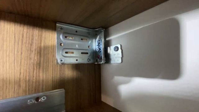 Прихожая со скользящей вешалкой. CAMAR 807xl, Italiana Ferramenta H11, Blum MOVENTO, KIMANA, KIARO. смотреть онлайн