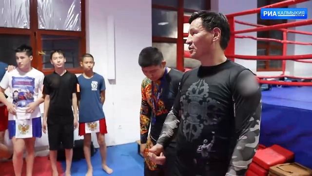 Глава РК встретился с юными кикбоксерами смотреть онлайн