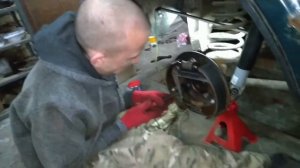 ХОП И ГОТОВО ☇ Установка задних тормозных колодок. НИВА 21214 М.  Два разных способа.