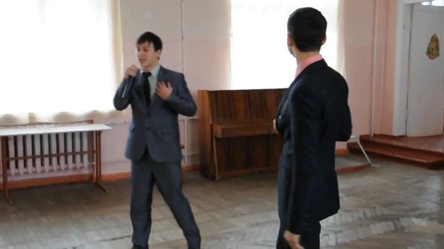 Макс поёт в школе смотреть онлайн