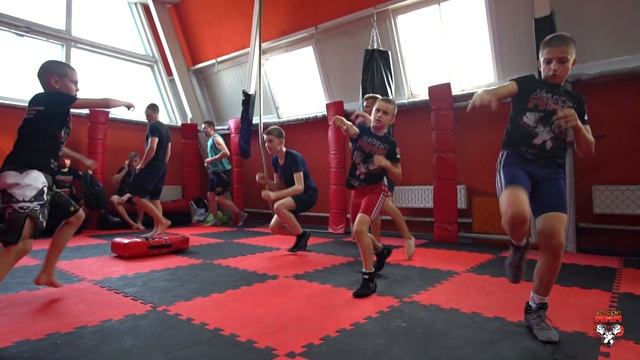 Юные бойцы Академии ММА смотреть онлайн