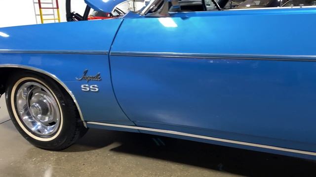 1969 Chevrolet Impala SS in Blue смотреть онлайн