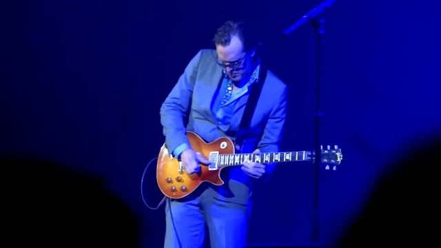 Joe Bonamassa - Midnight Blues - multicamera edit - Hartwall Arena Helsinki - October 13, 2013 - 10 смотреть онлайн