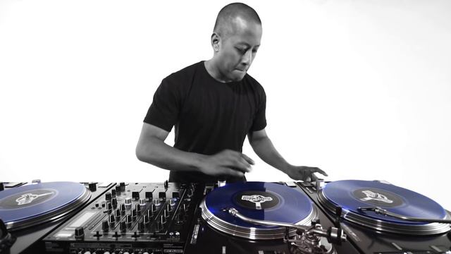 Reloop RMX-90 DVS - Performance w/ DJ Angelo #4PLAY смотреть онлайн