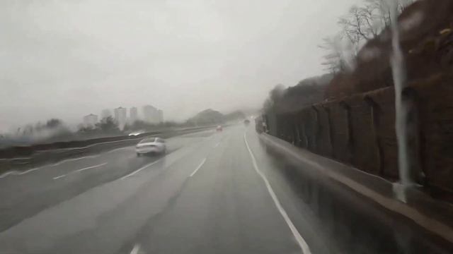 POV Truck Driving ASMR KR Tata Daewoo Prima 480 - rain day смотреть онлайн