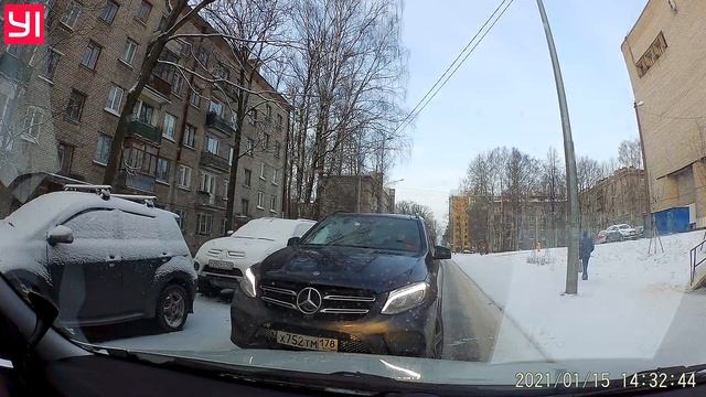 Мерседес на встречке. смотреть онлайн