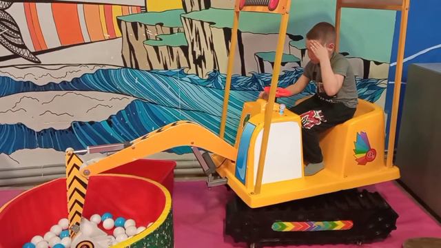 #wowpark #funnykids #family #like #Вова #дети #экскаватор Вова управляет экскаватором)