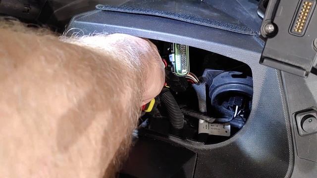 Installing LED lights in XS or XP Ski Doo sleds and other snowmobiles that use a H4 bulb. смотреть онлайн