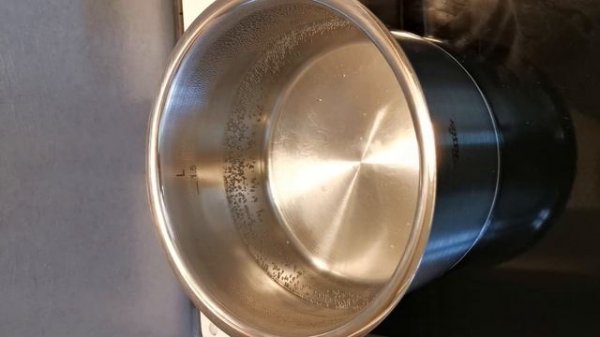 Fissler Original Pro 1,5 liter pot vs old thick disc bottom pot - boiling water comparison (1 liter
