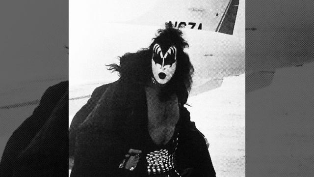 Gene Simmons - Love by Invitation (demo) смотреть онлайн