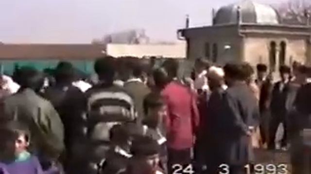 Чеченские Мюриды исполняют Зикр в Автурах во дворе Зиярата