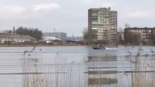 Лодка REEF Тритон -390F смотреть онлайн