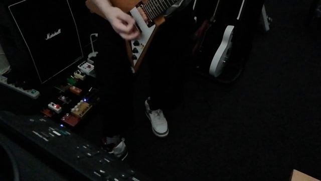 Noodling away on an Epiphone 58 Flying V Korina смотреть онлайн