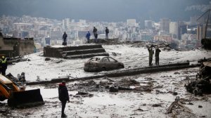Гигантский оползень уничтожил целый район в городе Алауси в Эквадоре