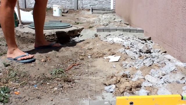 УКЛАДКА ПЛИТКИ НА УЧАСТКЕ ? СВОИМИ РУКАМИ ?☝️ смотреть онлайн