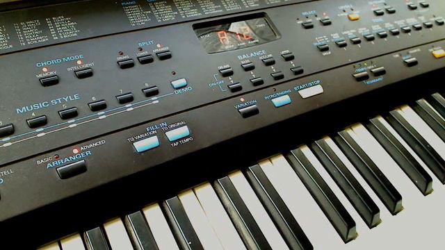 Roland E-38 (sound and styles demonstration) HiQ sound смотреть онлайн