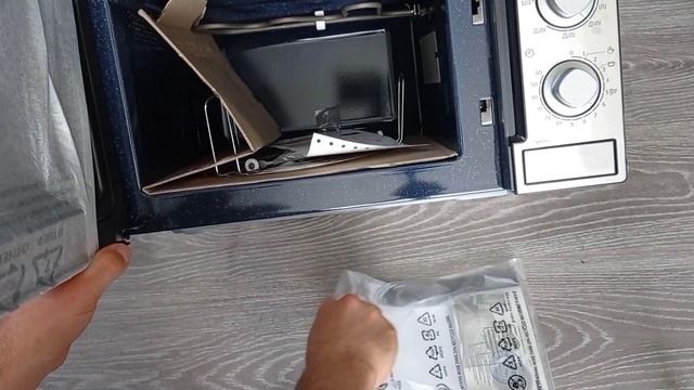 Мікрохвильова піч Samsung GE81MRTB/BW смотреть онлайн