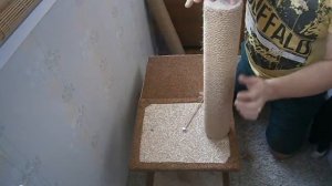 Обзор как собрать когтеточку с домиком для кошки