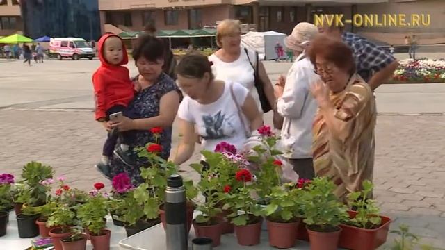 Традиционная ярмарка цветов ждет жителей и гостей Якутска смотреть онлайн