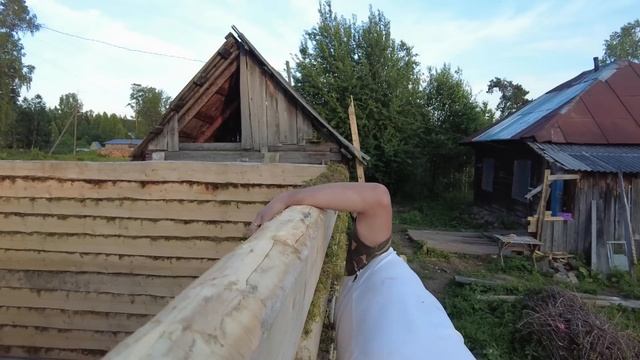 Переехали на Алтай. Баня - уложили последнее бревно! смотреть онлайн