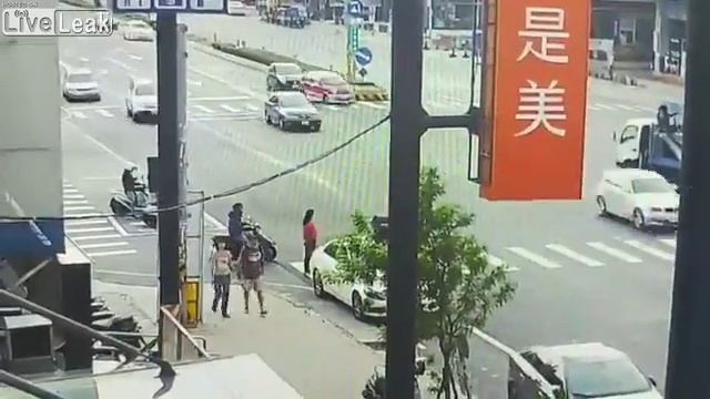 Тайвань. Женщина в красном. смотреть онлайн