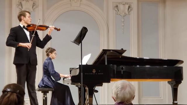 Л.В.Бетховен. Соната No 8, часть 1. Каршат София, Богомаз Богдан смотреть онлайн