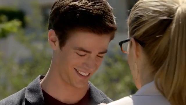 The Flash - Felicity smoak meets Barry Allen 01×04 смотреть онлайн