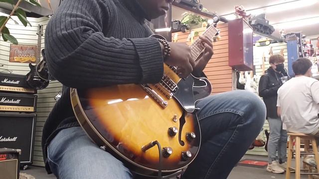 Versatile Guitar: 2021 Gibson ES-335 & Fender Twin Reverb смотреть онлайн
