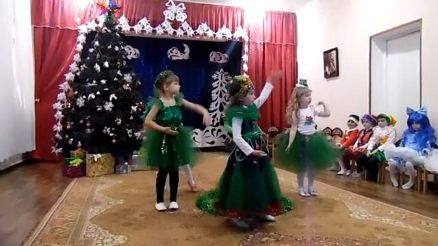 Танец Ёлочек на Новогоднем утреннике (средняя группа) смотреть онлайн