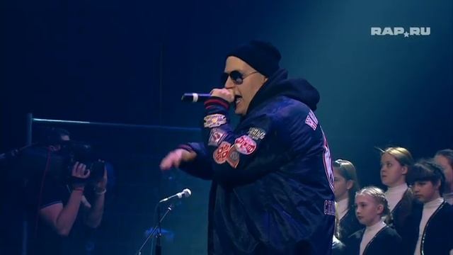 Bess и Смоки Мо "Бог любит всех людей" на премии Stadium Ruma смотреть онлайн