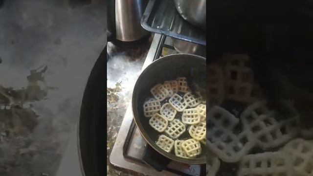 Жарка хвороста во фритюре смотреть онлайн