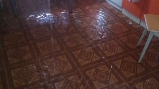 Вода льет с потолка смотреть онлайн