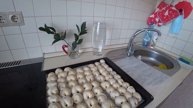 Домашний влог. Пельмешки домашние и бананово-кефирный коктейль. смотреть онлайн