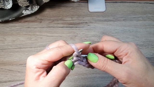 МК Теплая шапка с модной макушкой из одного мотка Пряжи YarnArt ALPINE ALPACA Связать сможет новичо смотреть онлайн