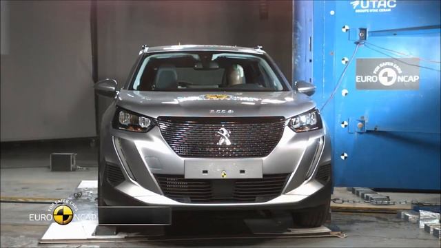 2020 Peugeot 2008 vs 2020 Renault CAPTUR Crash Test смотреть онлайн