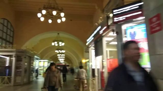 Москва 114 прогулка по казанскому вокзалу весной днем и территория около казанского вокзала возле смотреть онлайн