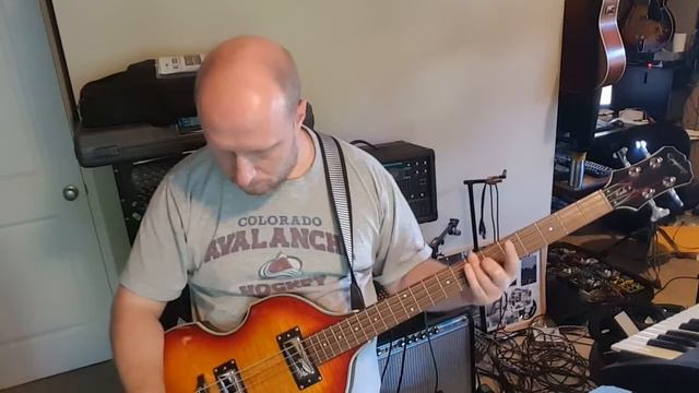 Beatle Bass Comparison (Crestwood Vintage Hollow vs Epiphone Viola) смотреть онлайн