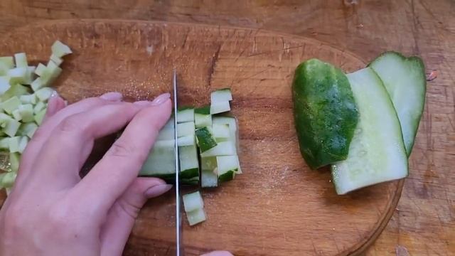 САЛАТ С КРАБОВЫМИ ПАЛОЧКАМИ. ЛУЧШИЙ РЕЦЕПТ ИЗ КРАБОВЫХ ПАЛОЧЕК. смотреть онлайн