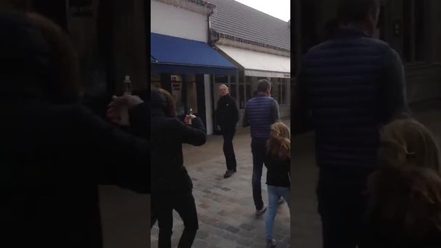 La Village Outlet Paris смотреть онлайн