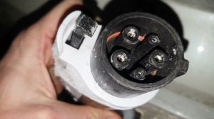 Ниссан лиф не заряжается. Издает противные звуки и мигает. Плохой контакт