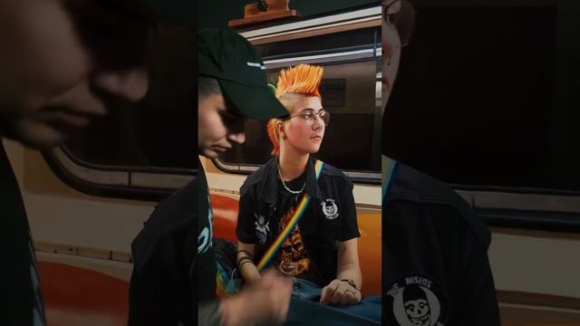 I painted a random stranger on the NYC subway! смотреть онлайн