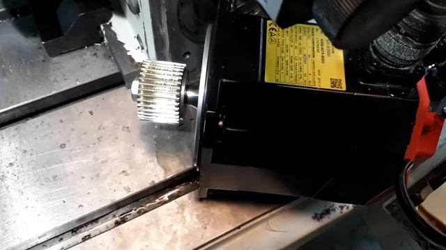 Вибрация электродвигателя Fanuc при вращении. смотреть онлайн
