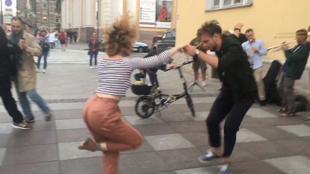 ТАНЦЫ МУЗЫКА ДЖАЗ и уличные музыканты СПБ. Санкт Петербург. Путешествия, экскурсии, туризм. смотреть онлайн