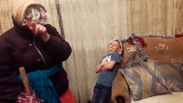 Рождественские истории. Часть #2. На Рождество украли ёлку, вынесли из дома. Новогодний Челлендж смотреть онлайн