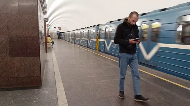 Отправление ЕМА на Станции Площадь Ленина смотреть онлайн