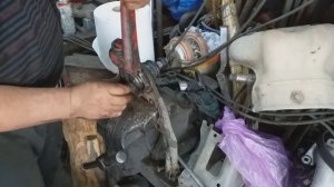 Замена шаровой опоры и сайлентблоков рычага на Исузу Эльф