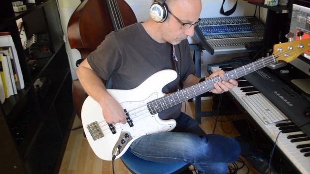 Chic - Le Freak - bass cover - tab score -squier classic vibe jazz bass смотреть онлайн